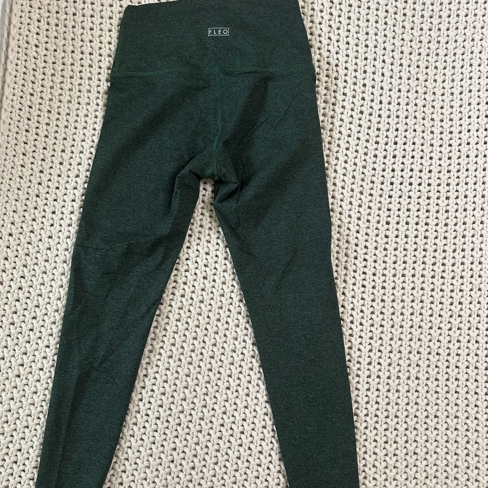 FLEO, Heather Green Leggings, size Small